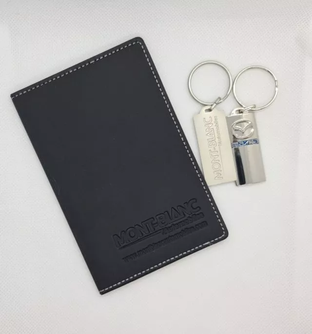 Porte-clés automobile et pochettes carte grise personnalisés - Profactory